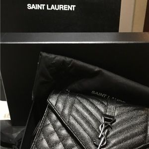 YSL MEDIUM ENVELOPE IN QUILTED GRAIN DE POUDRE LEATHER